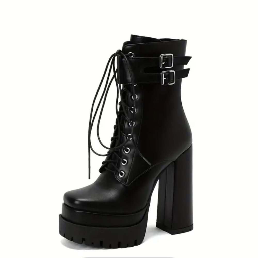 🎉 HP! 🎉 Dolls Kill Black Chunky Motorcycle Boots 🔥